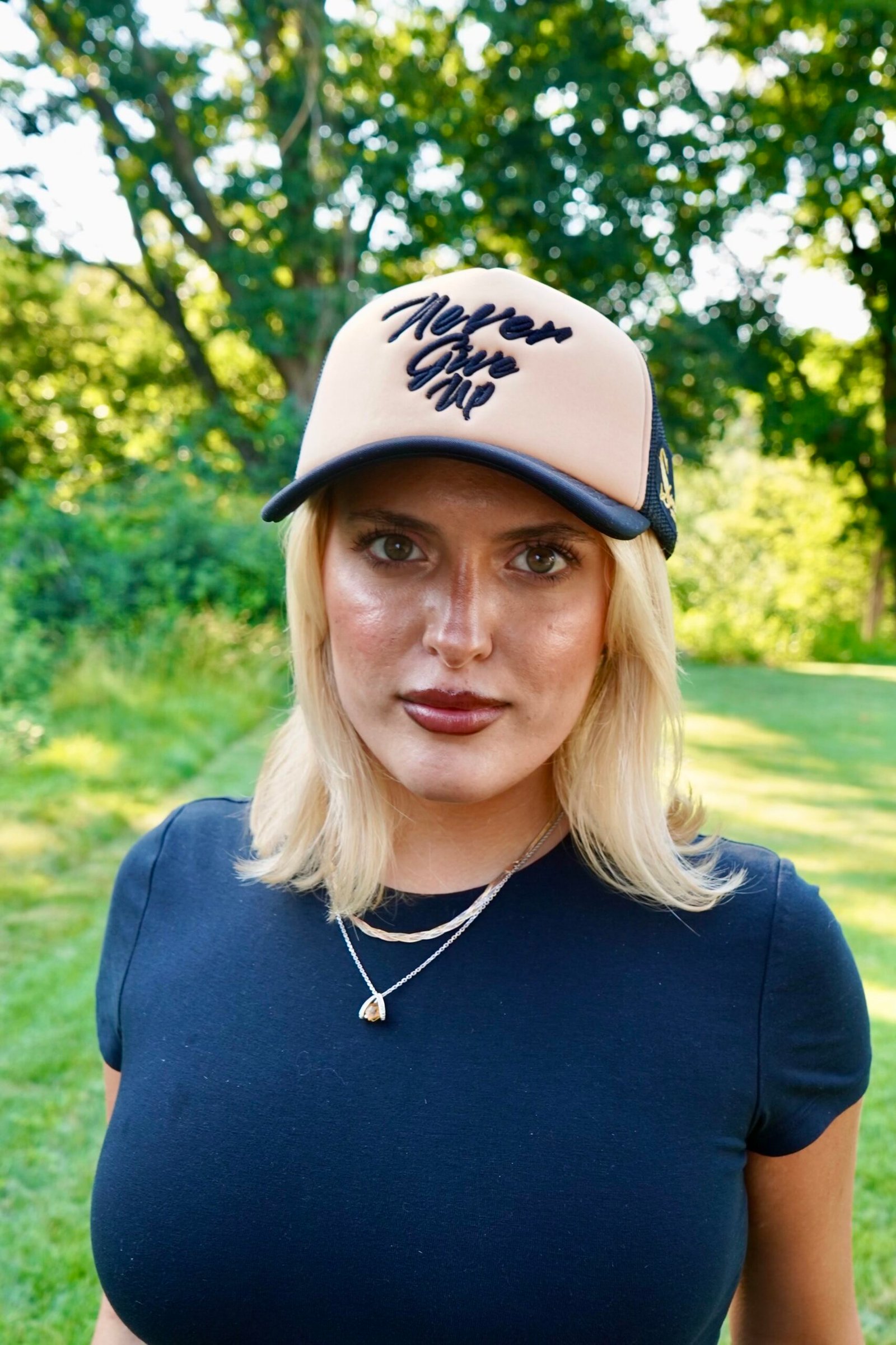 Trucker hat Never give up